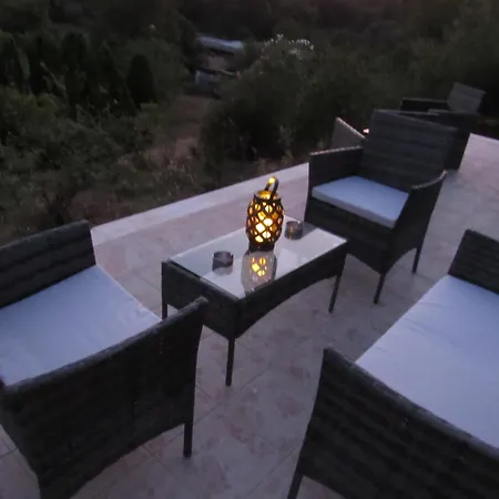 Catherine's Maisonette * Afra